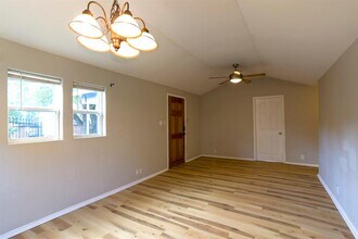 1116 Ebert Ave in Austin, TX - Building Photo - Building Photo