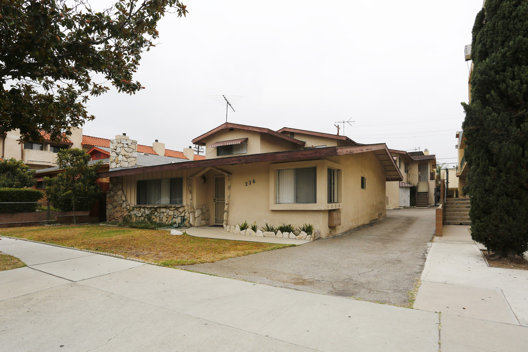 226 N Cedar St in Glendale, CA - Foto de edificio