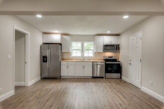 1104 Indian Ave in Rossville, GA - Building Photo - Building Photo