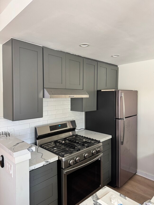 2650 Lake Ave, Unit Pineridge Condo in Altadena, CA - Foto de edificio - Building Photo