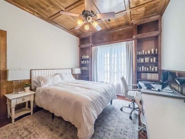 property at 38 E Thymewood Pl