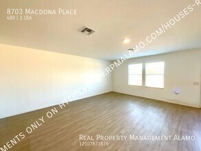 8703 Macdona Pl in San Antonio, TX - Building Photo - Building Photo