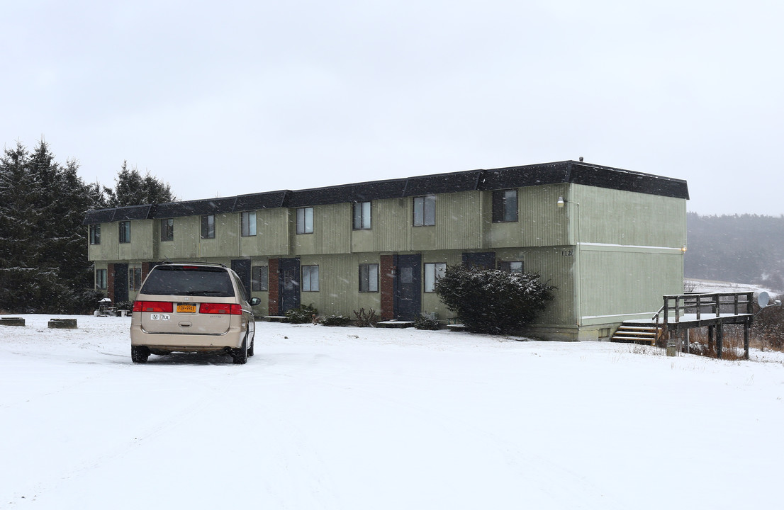 Country Hills in Tully, NY - Foto de edificio