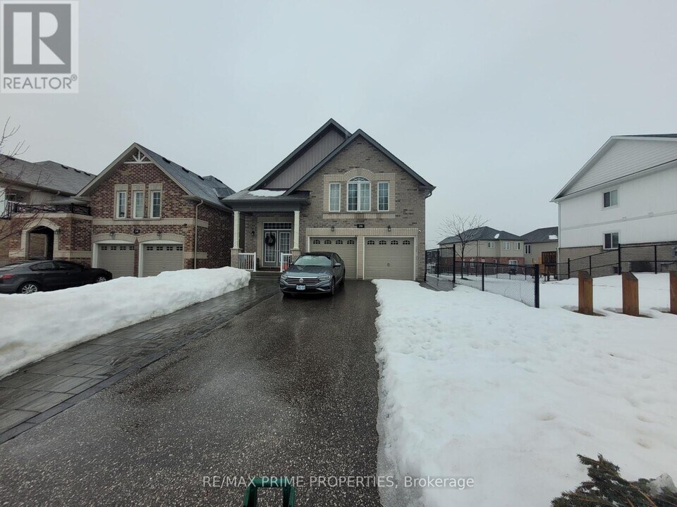 246 Diana Dr in Orillia, ON - Building Photo