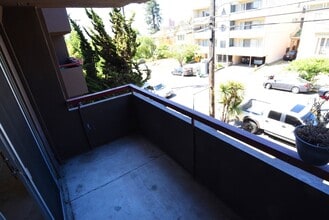 366 Euclid Ave in Oakland, CA - Building Photo - Building Photo