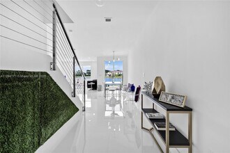 6644 NW 107th Pl in Doral, FL - Building Photo - Building Photo