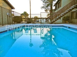 2104 E Eugie Terrace-Unit -106Phoenix in Phoenix, AZ - Building Photo - Building Photo