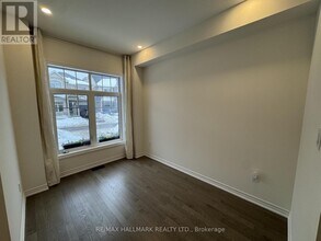 3945 Leonardo St in Burlington, ON - Building Photo - Building Photo