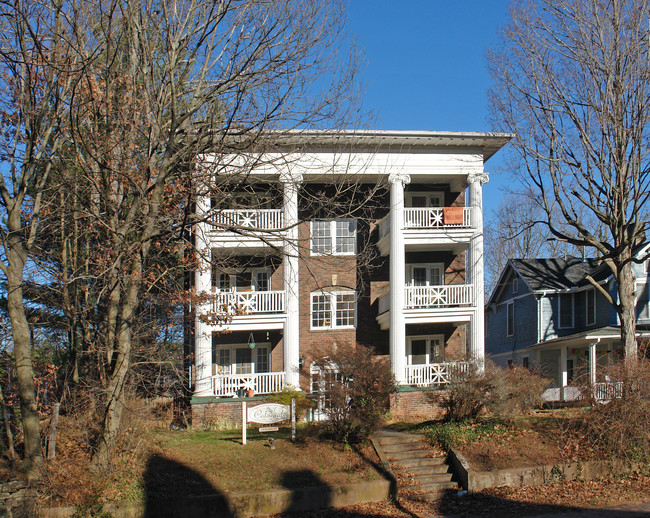 The Colonial in Asheville, NC - Foto de edificio - Building Photo