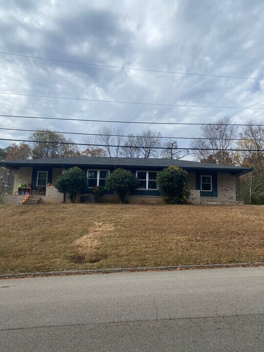 8740 Millard Lee Ln in Chattanooga, TN - Building Photo