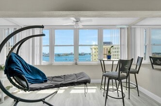 4550 Cove Cir, Unit #1105 in St. Petersburg, FL - Building Photo - Building Photo