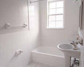 Crestview Apartments in Toronto, ON - Building Photo - Building Photo