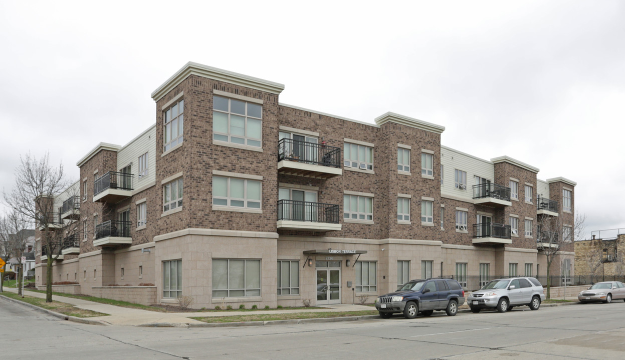 Lisbon Terrace in Milwaukee, WI - Building Photo