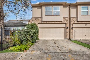 5740 Petty St in Houston, TX - Building Photo