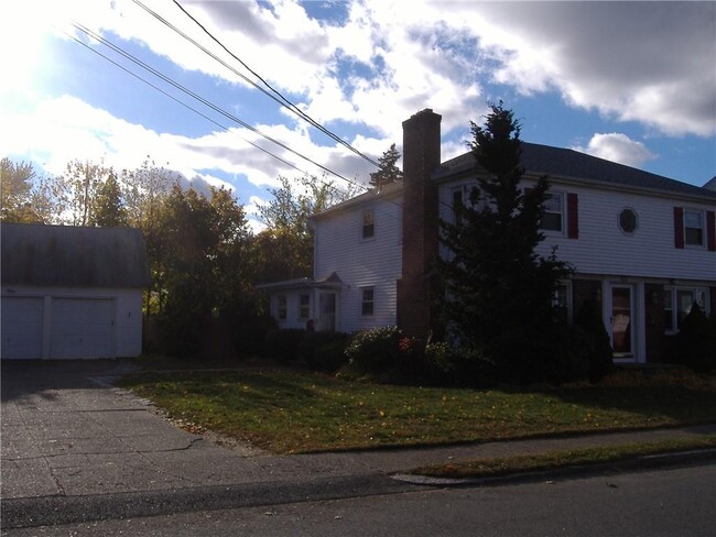 18 Burnside St in Cranston, RI - Building Photo - Building Photo