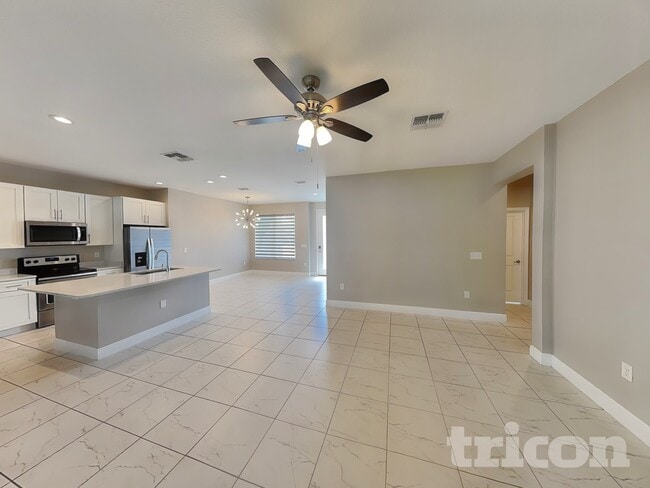 2990 Galaxy St in Deltona, FL - Foto de edificio - Building Photo