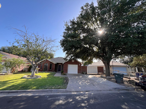 406 Lasso Ln in Laredo, TX - Foto de edificio - Building Photo