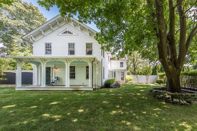 274 Main St in Amagansett, NY - Building Photo - Building Photo