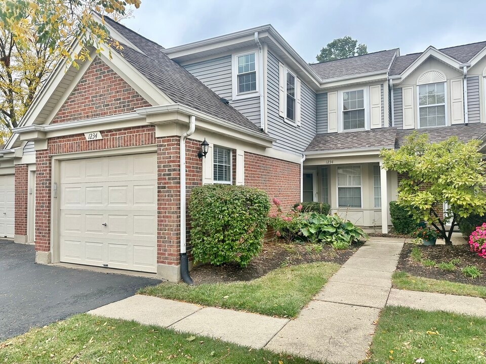 1234 Churchill Ct in Buffalo Grove, IL - Building Photo