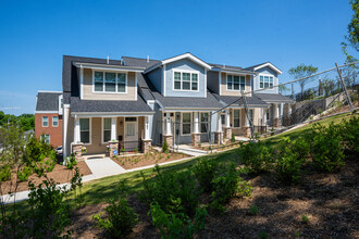 Carver Terraces Row Houses in Washington, DC - Foto de edificio - Building Photo