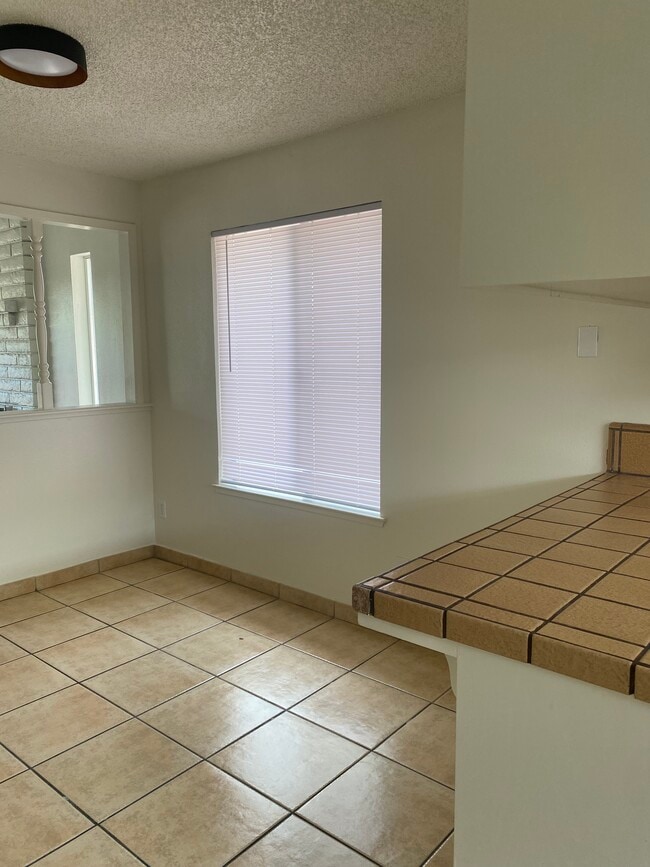 3136 W Austin Way, Unit 102 in Fresno, CA - Building Photo - Building Photo