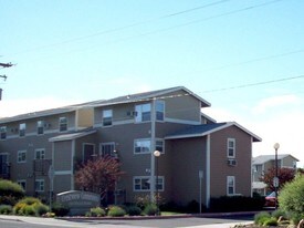 Crestview Commons in Klamath Falls, OR - Building Photo