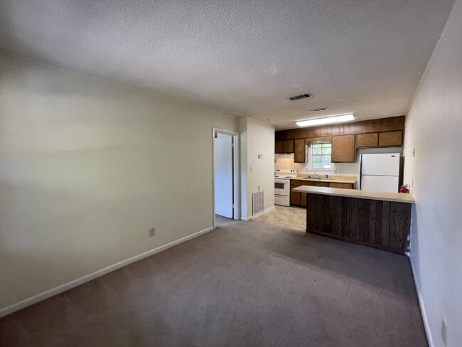 215 Darsey Rd in Hinesville, GA - Building Photo - Building Photo