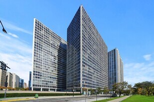 330 W Diversey Pkwy, Unit 1606 in Chicago, IL - Building Photo