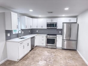 453 Vineyard Ave in Highland, NY - Building Photo - Building Photo