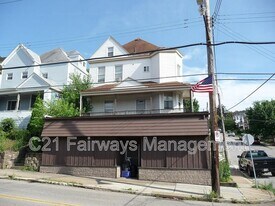 546 Greenfield Ave in Pittsburgh, PA - Building Photo