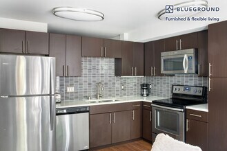 10595 Main St in Bellevue, WA - Building Photo - Building Photo
