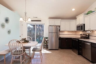 2807 NE Spring Water Pl in Bend, OR - Building Photo - Building Photo