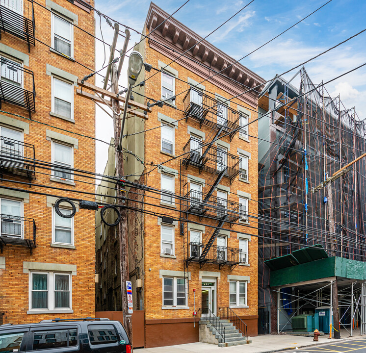 715 Clinton St in Hoboken, NJ - Foto de edificio