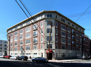 Clinton Place Condomniums in Hoboken, NJ - Building Photo - Building Photo