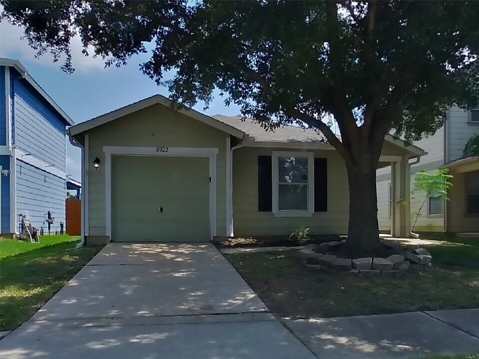 18822 Remington Park Dr in Houston, TX - Foto de edificio