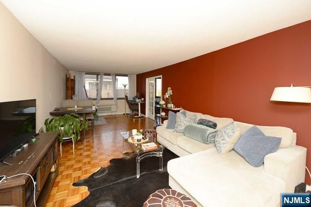 344 Prospect Ave in Hackensack, NJ - Building Photo - Building Photo