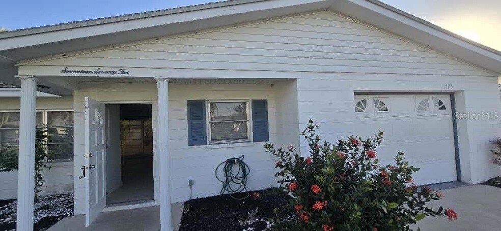 1775 Loralin Dr in Englewood, FL - Foto de edificio