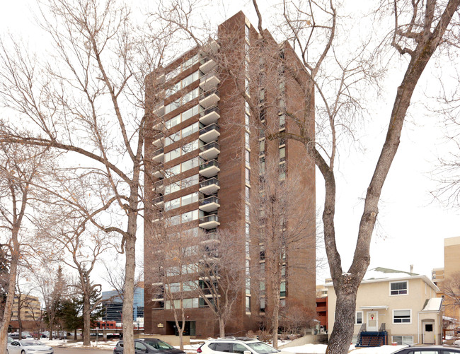 10025 113th St NW in Edmonton, AB - Building Photo - Building Photo