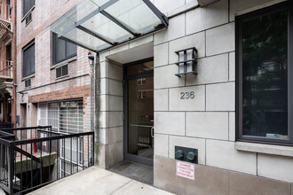 236 E 81st St in New York, NY - Foto de edificio - Building Photo