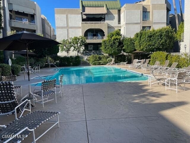 5340 Yarmouth Ave, Unit 207 in Los Angeles, CA - Building Photo - Building Photo