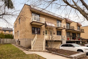 8711-8717 André-Grasset Av in Montréal, QC - Building Photo