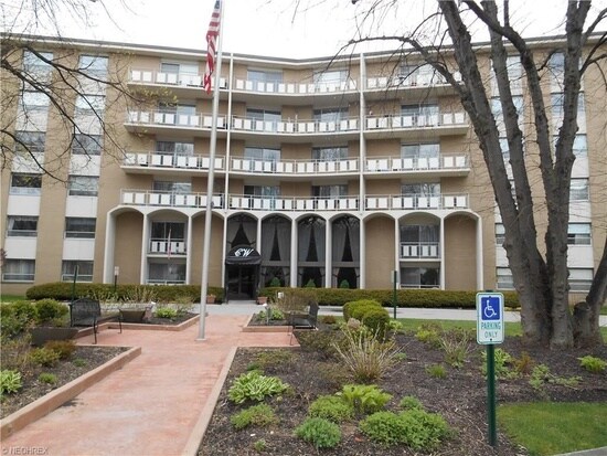 3400 Wooster Rd in Rocky River, OH - Building Photo