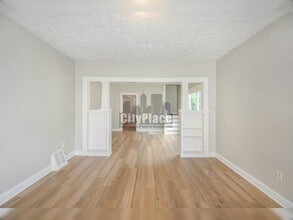 608 N Oakland Ave in Indianapolis, IN - Building Photo - Building Photo