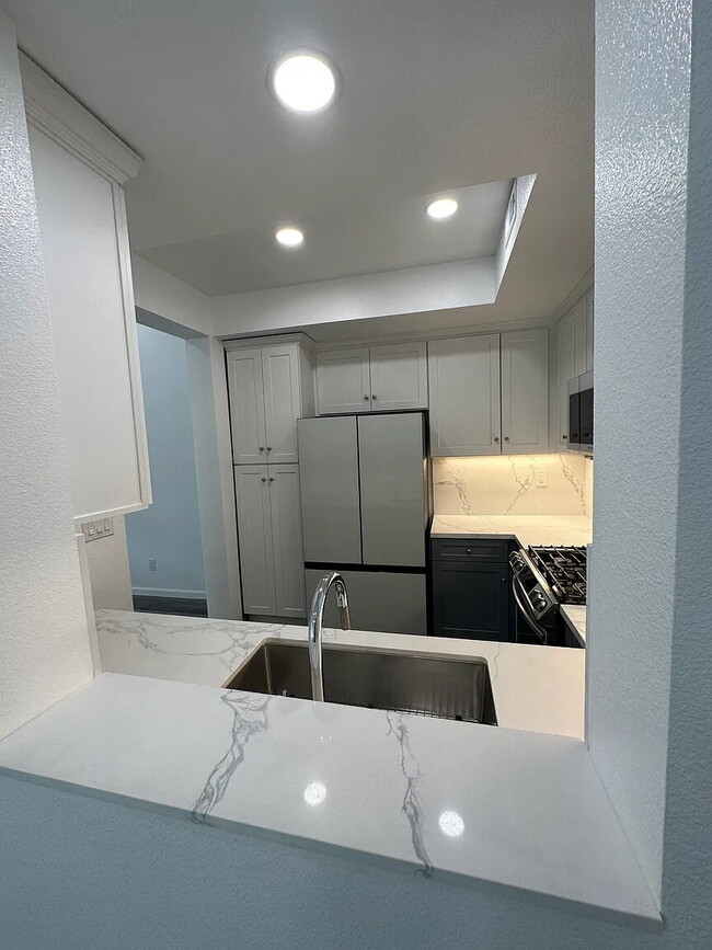 3100 Puesta Del Sol Ct