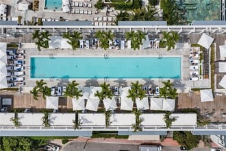 2301 Collins Ave, Unit 523 in Miami Beach, FL - Building Photo - Building Photo