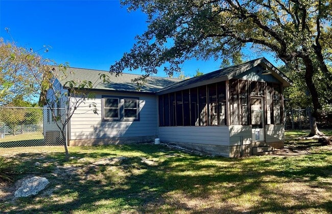 16001 Awalt Dr in Austin, TX - Building Photo - Building Photo