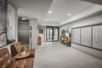 Monarch Apartments in Victoria, BC - Building Photo - Building Photo