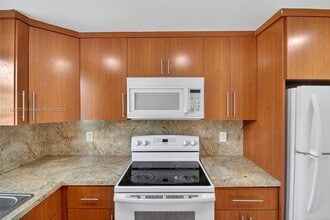 500 NE 26th St in Miami, FL - Foto de edificio - Building Photo