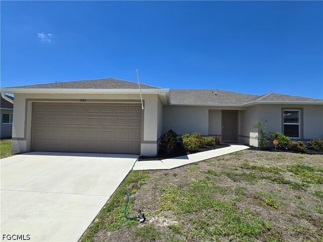 2122 NE 13th Pl in Cape Coral, FL - Building Photo - Building Photo