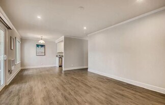 8524 Via Mallorca in San Diego, CA - Building Photo